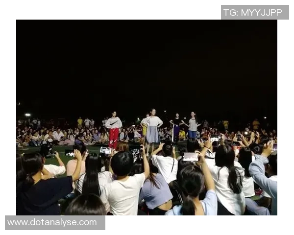 足球巨星惊喜亮嗓韩国综艺舞台献唱引爆全场热烈欢呼