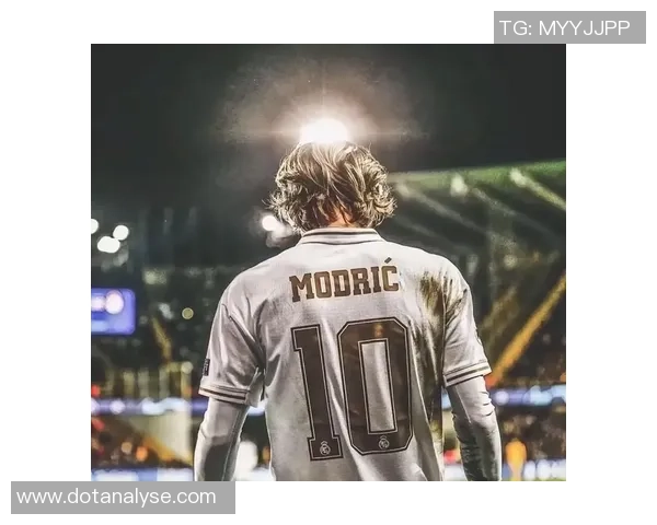 独特设计的足球明星头像卡带你领略经典球员风采与珍藏价值